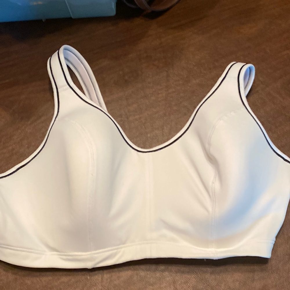 LIVI Active Molded Underwire Sports Bra 46D